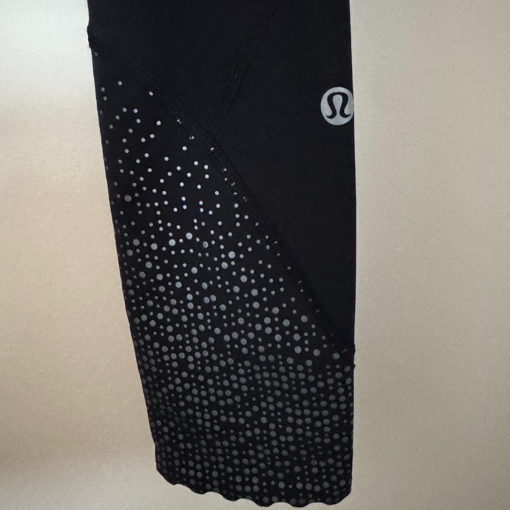 Lululemon Women’s Speed Up Leggings, Size 4 - Picture 3 of 6